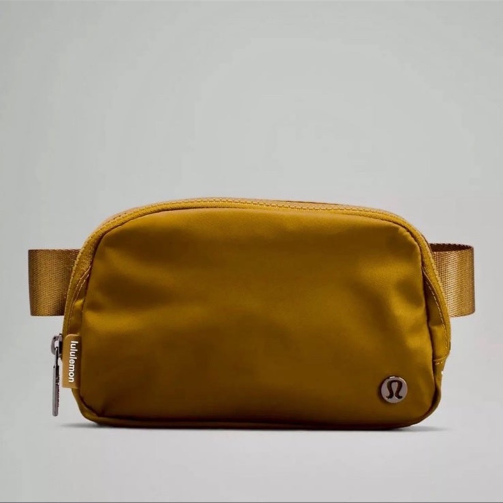 Lululemon everywhere belt bag